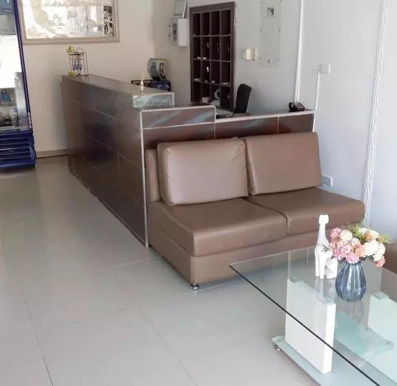 هتل Laurel Plaza 46