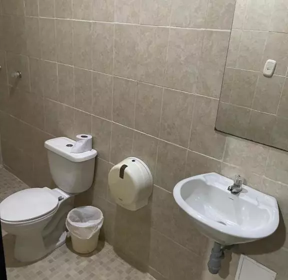 هتل Laurel Plaza 46