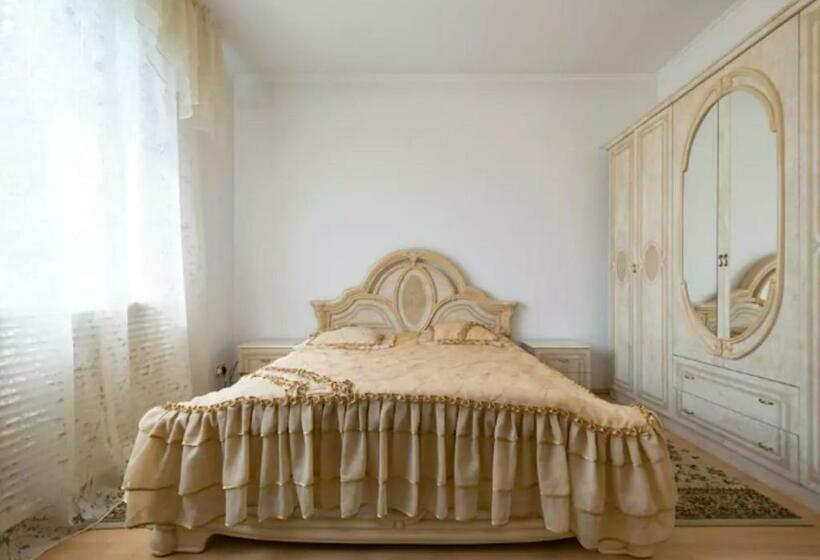 پانسیون Guest House On Maksimova 9