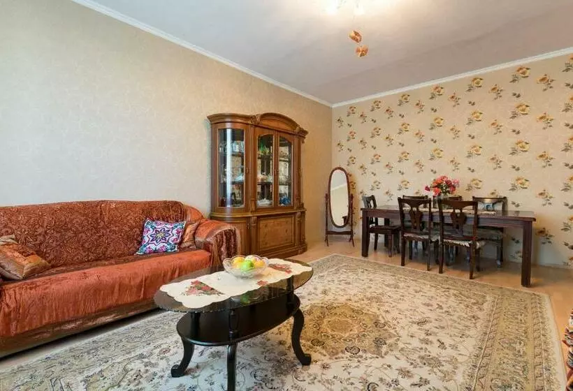 پانسیون Guest House On Maksimova 9