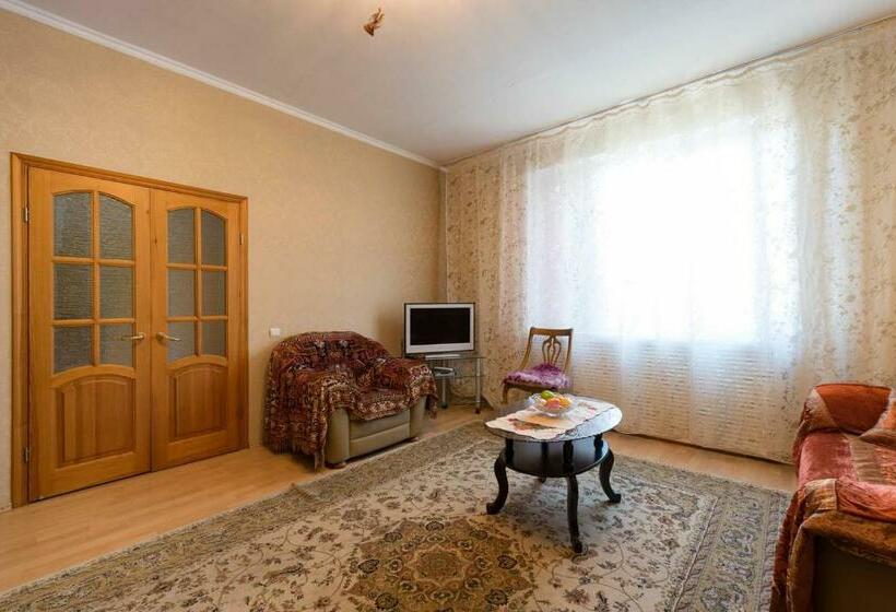 پانسیون Guest House On Maksimova 9