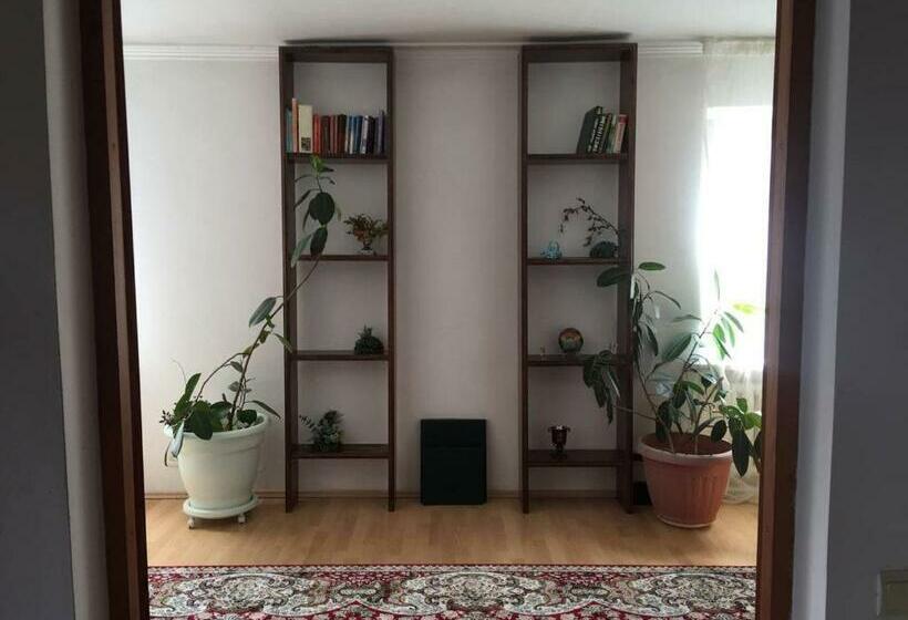 پانسیون Guest House On Maksimova 9