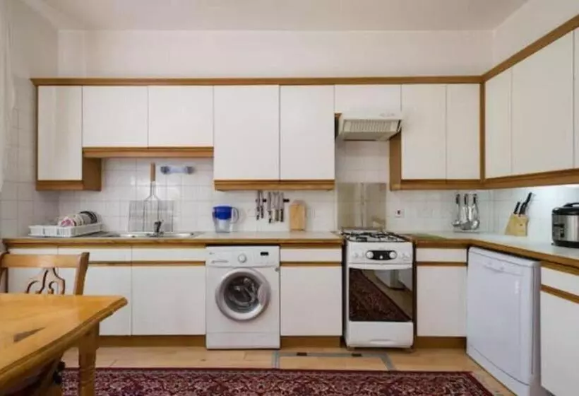 پانسیون Guest House On Maksimova 9