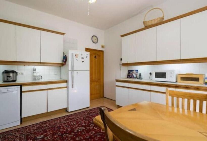 پانسیون Guest House On Maksimova 9