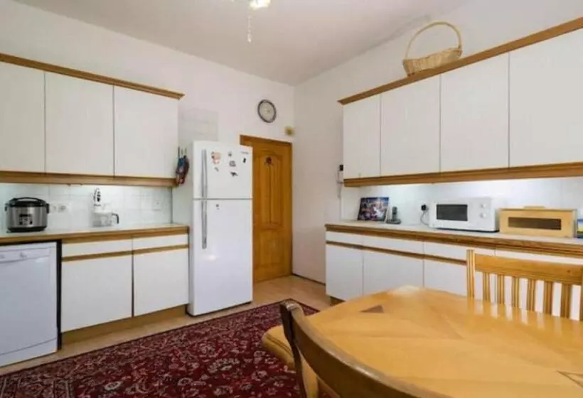 پانسیون Guest House On Maksimova 9