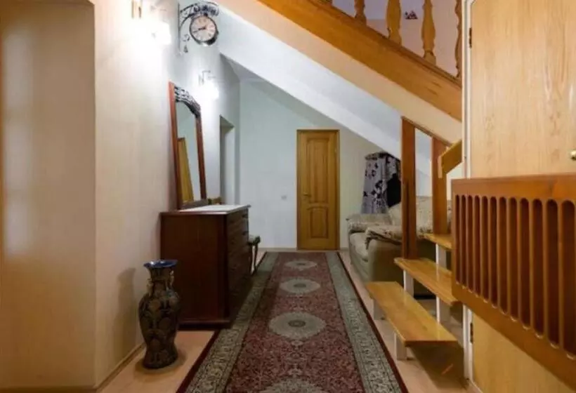 پانسیون Guest House On Maksimova 9