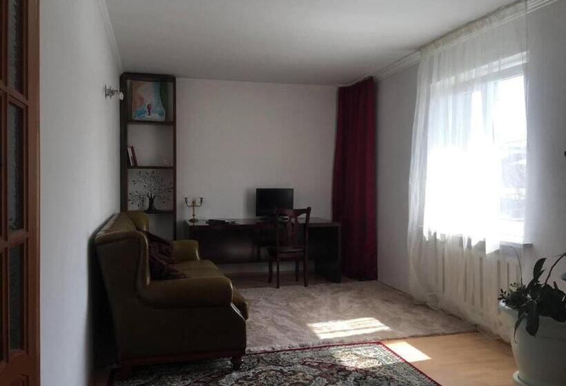 پانسیون Guest House On Maksimova 9