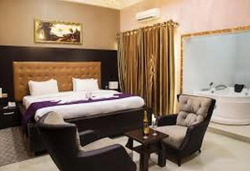 پانسیون Room In Lodge Hampton Towers Spa