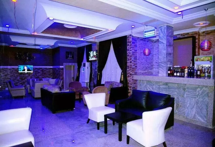 پانسیون Room In Lodge   Hampton Towers Spa