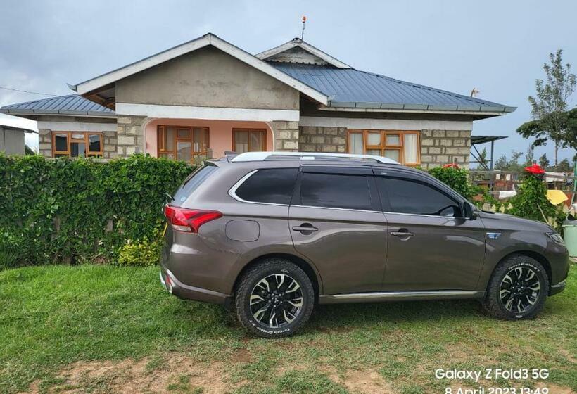 استراحتگاه Le Tai Farm House Near Solio Game Reserve