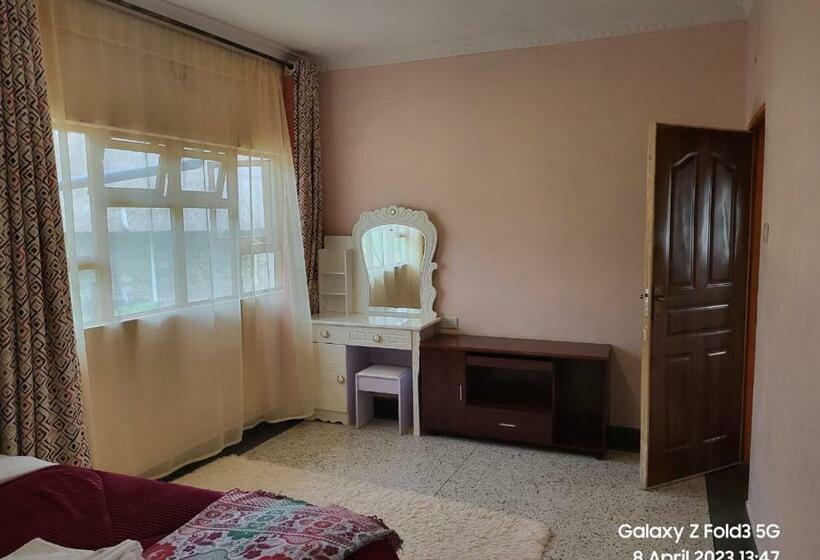 استراحتگاه Le Tai Farm House Near Solio Game Reserve