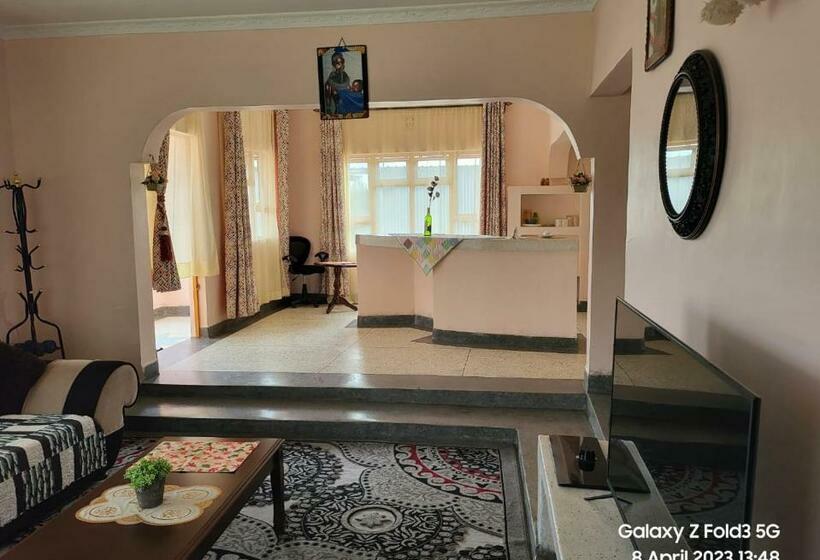 استراحتگاه Le Tai Farm House Near Solio Game Reserve