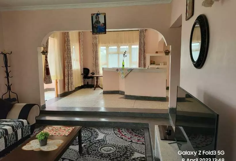 استراحتگاه Le Tai Farm House Near Solio Game Reserve