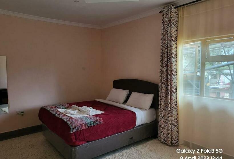 استراحتگاه Le Tai Farm House Near Solio Game Reserve