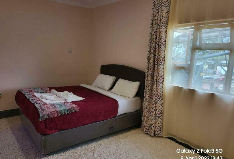 استراحتگاه Le Tai Farm House Near Solio Game Reserve