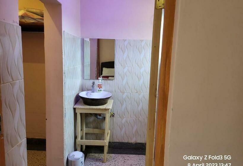 استراحتگاه Le Tai Farm House Near Solio Game Reserve