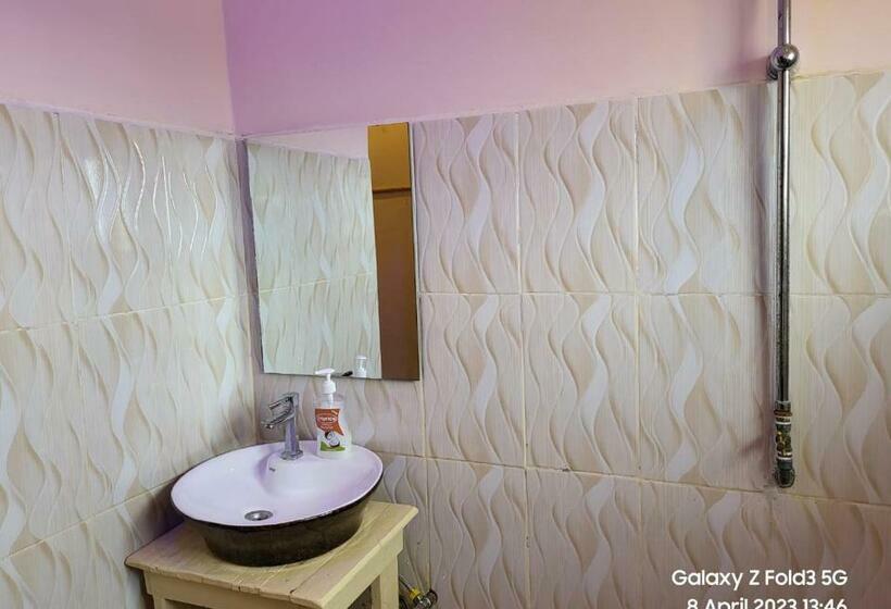 استراحتگاه Le Tai Farm House Near Solio Game Reserve