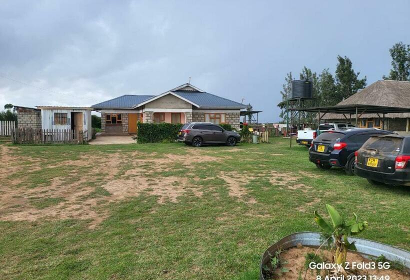 استراحتگاه Le Tai Farm House Near Solio Game Reserve