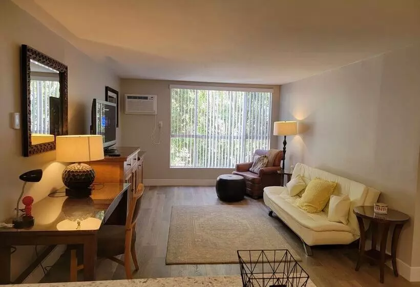 Stayspro   Hollywood Homes Minutes To Everything Spacious And Free Parking