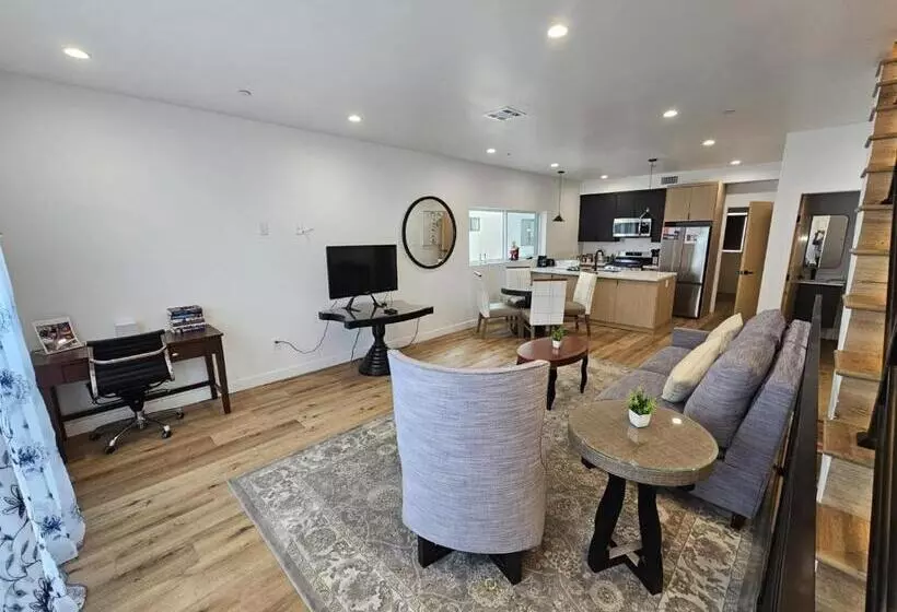Stayspro   Hollywood Homes Minutes To Everything Spacious And Free Parking