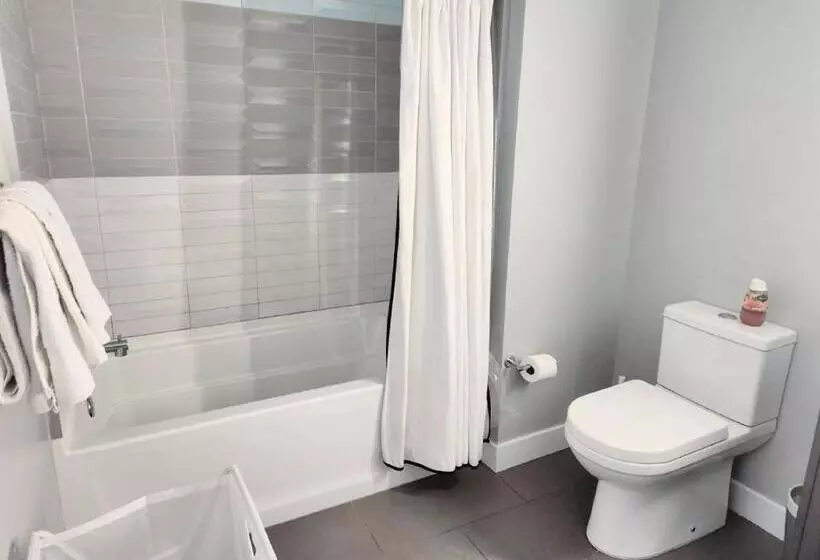Stayspro   Hollywood Homes Minutes To Everything Spacious And Free Parking