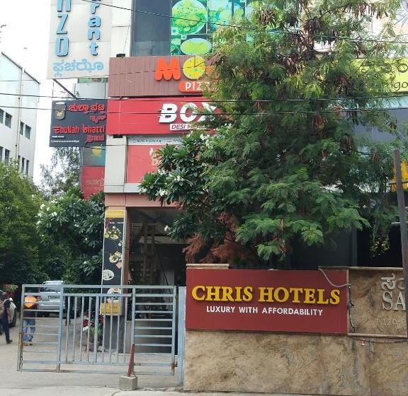 Hotel Chris Whitefield