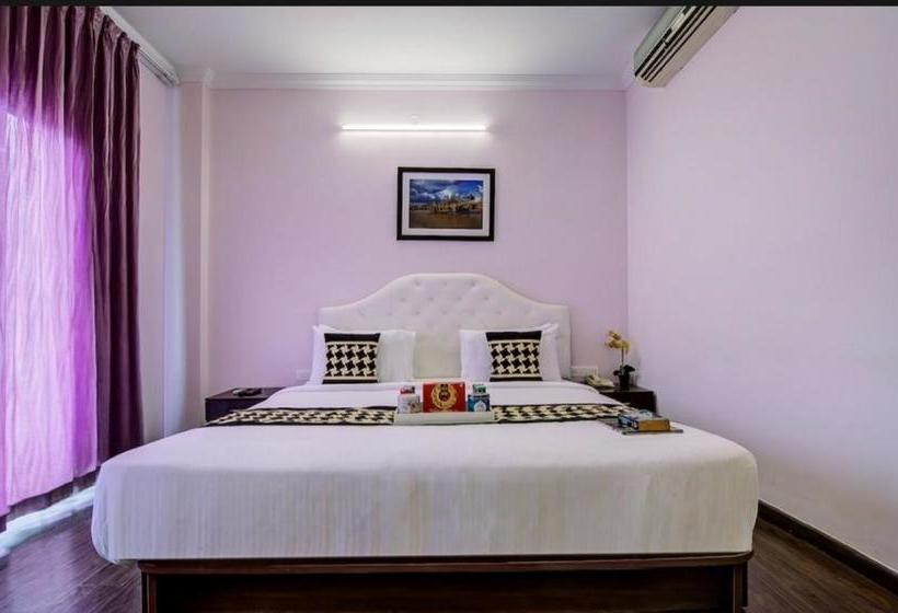 Hotel Chris Whitefield