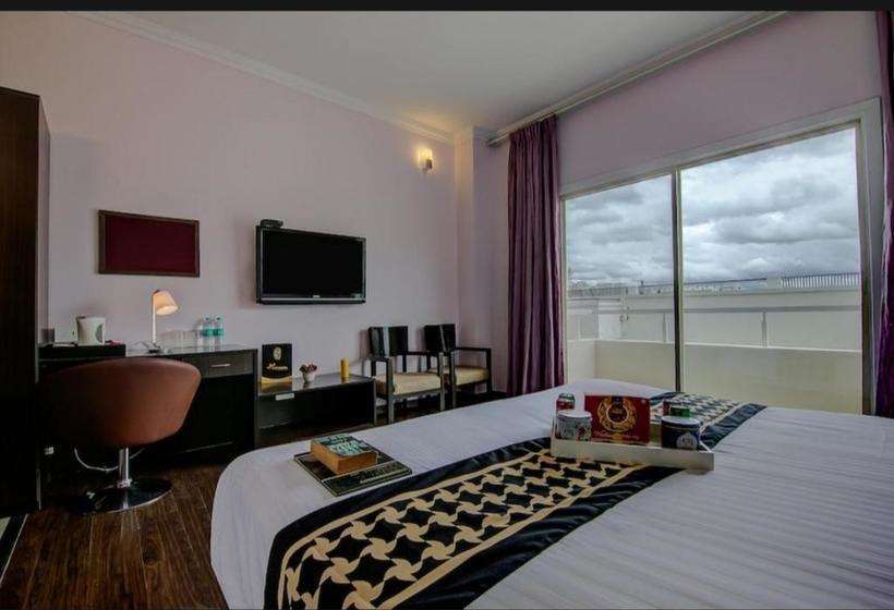 Hotel Chris Whitefield