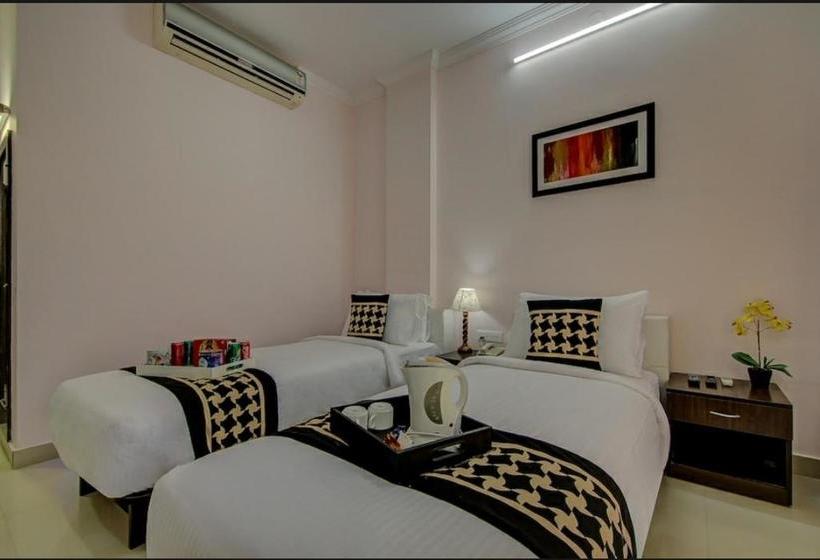 Hotel Chris Whitefield