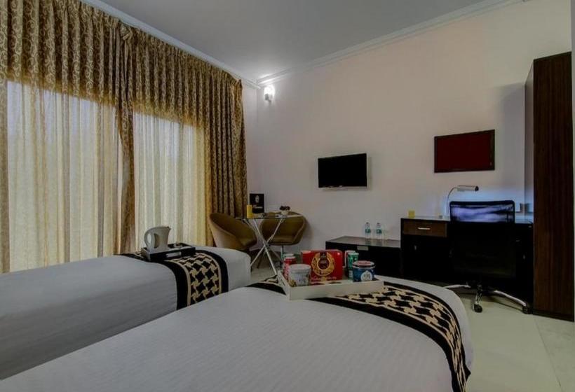 Hotel Chris Whitefield