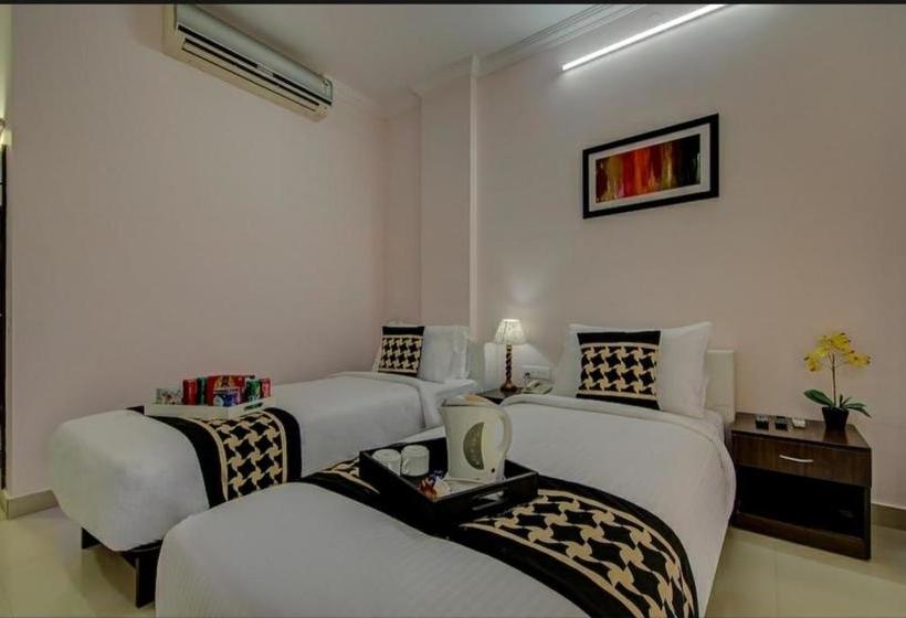 Hotel Chris Whitefield