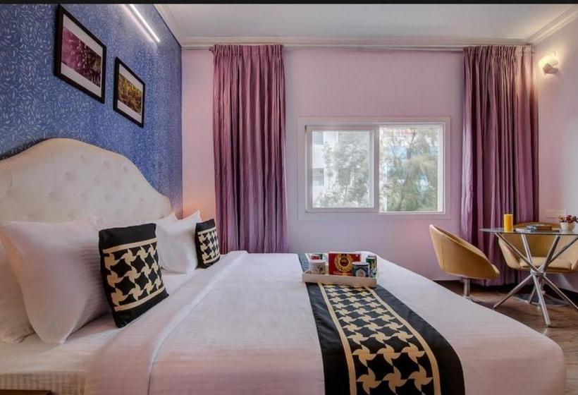 Hotel Chris Whitefield