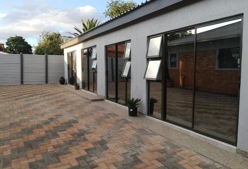 펜션 Martyrs Guest House Palace