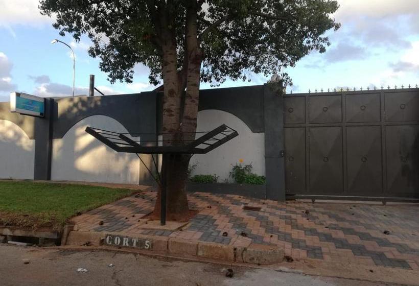 펜션 Martyrs Guest House Palace