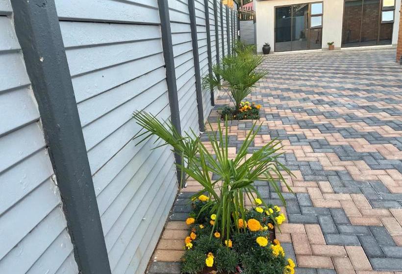 펜션 Martyrs Guest House Palace