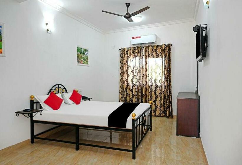 호텔 Collection O 79905 Arpora Lake Resort