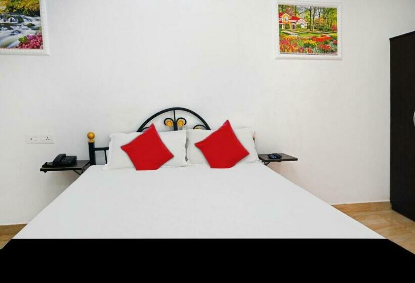 호텔 Collection O 79905 Arpora Lake Resort