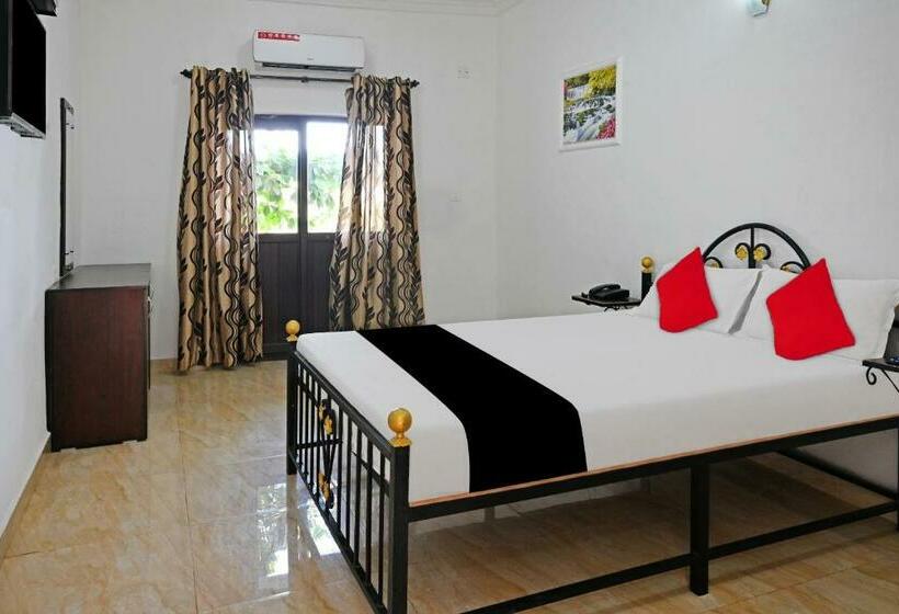 호텔 Collection O 79905 Arpora Lake Resort