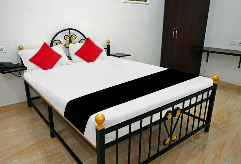 호텔 Collection O 79905 Arpora Lake Resort