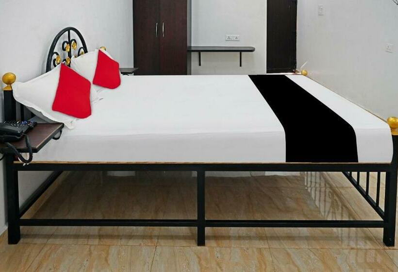 호텔 Collection O 79905 Arpora Lake Resort