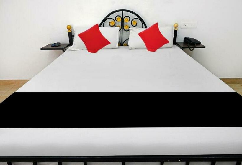 호텔 Collection O 79905 Arpora Lake Resort