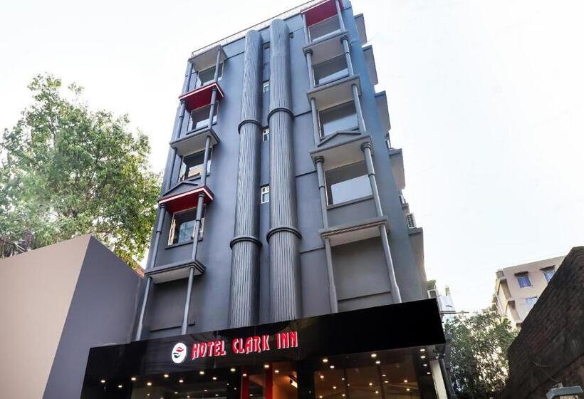 هتل Oyo 79957 Oyo Townhouse Clark Inn