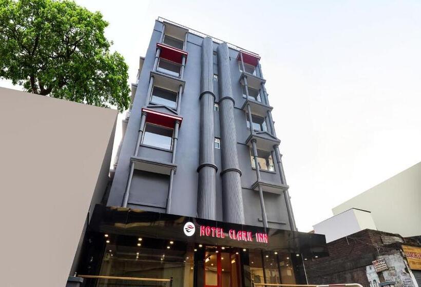 هتل Oyo 79957 Oyo Townhouse Clark Inn