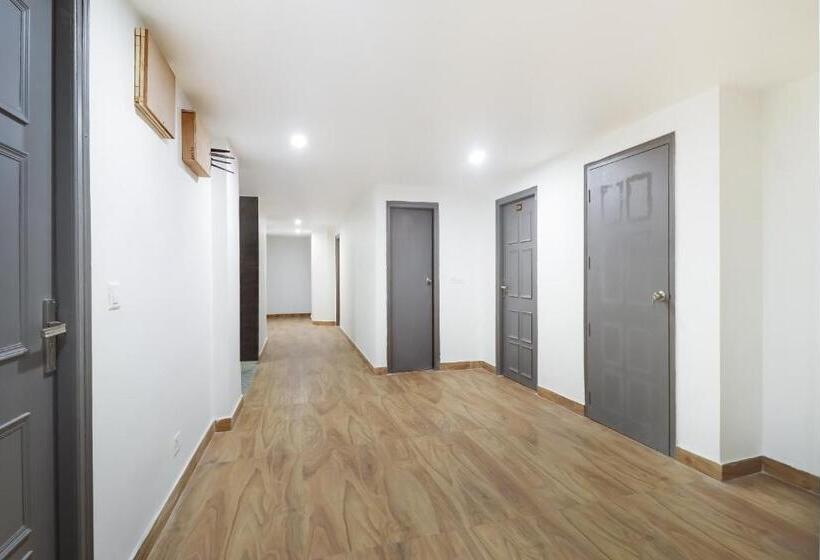 هتل Oyo 79957 Oyo Townhouse Clark Inn