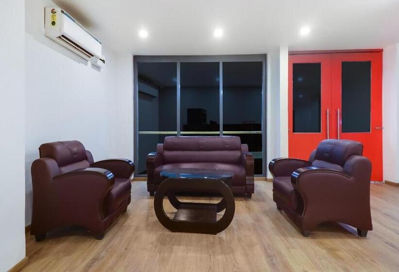 هتل Oyo 79957 Oyo Townhouse Clark Inn