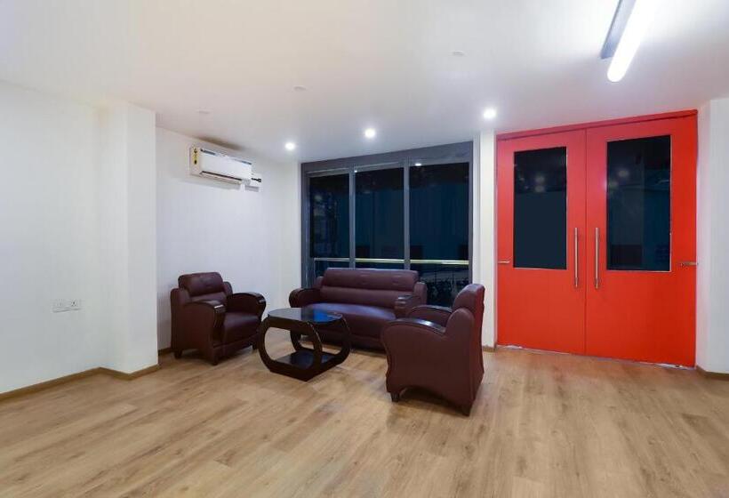 هتل Oyo 79957 Oyo Townhouse Clark Inn