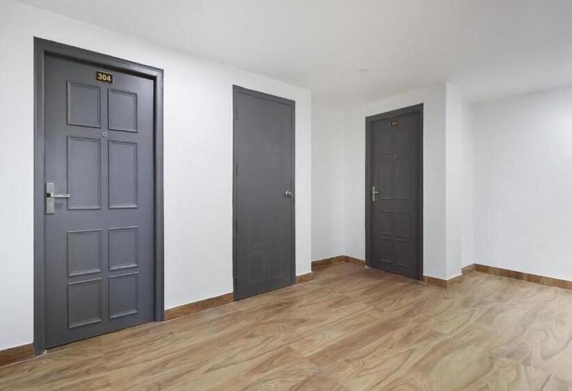 هتل Oyo 79957 Oyo Townhouse Clark Inn