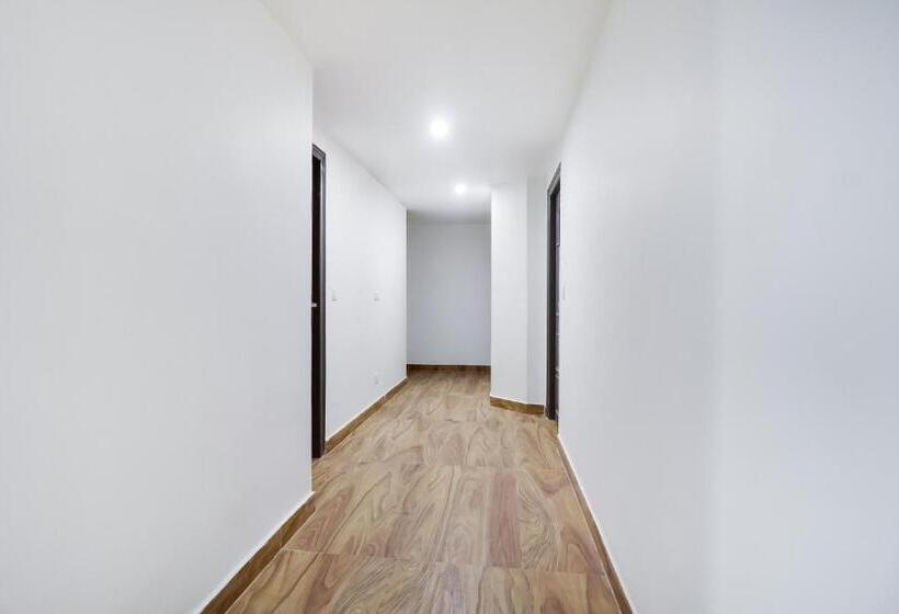 هتل Oyo 79957 Oyo Townhouse Clark Inn