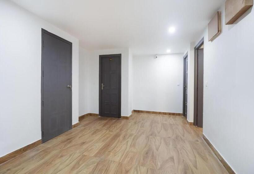 هتل Oyo 79957 Oyo Townhouse Clark Inn