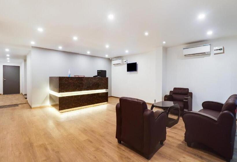 هتل Oyo 79957 Oyo Townhouse Clark Inn